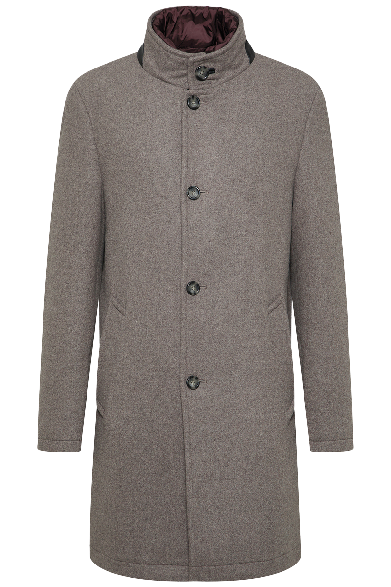 Moderne Herrenjacken Herbst Winter 2025 bei Böckmann sind mehr als nur funktional – sie sind Ausdruck von Persönlichkeit, Stil und Selbstbewusstsein.
In unserer aktuellen Herbst-/Winter-Kollektion 2025 findest Du Jacken, die perfekt zu Deinem Alltag und Deinem Look passen. Ob sportlich, lässig oder elegant – jede Marke und jedes Modell steht bei uns für Qualität, Passform und authentisches Design.

Mit Garcia, Camel Active, Casa Moda, DIGEL, Killtec, LERROS, PME Legend oder Tom Tailor setzt Böckmann auf Marken, die Stilbewusstsein, Langlebigkeit und Tragekomfort vereinen.
Von wärmenden Steppjacken über funktionale Parkas bis hin zu weichen Fleece- und Teddyjacken findest Du hier Dein neues Lieblingsstück für kalte Tage.

Die Kampagne „Trag, was Dich ausmacht“ zeigt echte Männer in ihrem Element – sympathisch, selbstbewusst und mitten im Leben. Sie verkörpern, was Böckmann Herrenjacken ausmacht: Mode mit Persönlichkeit, regionaler Nähe und ehrlicher Beratung.

Buche jetzt Deinen persönlichen Beratungstermin im Modehaus Böckmann und entdecke, welche Jacke wirklich zu Dir passt. Unsere Modeberater nehmen sich Zeit für Dich – damit Dein Stil sichtbar wird.