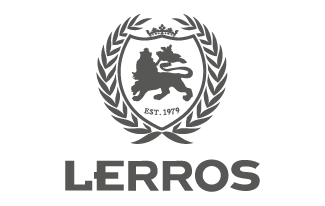 Moderne Herrenjacken Herbst Winter 2025 bei Böckmann sind mehr als nur funktional – sie sind Ausdruck von Persönlichkeit, Stil und Selbstbewusstsein.
In unserer aktuellen Herbst-/Winter-Kollektion 2025 findest Du Jacken, die perfekt zu Deinem Alltag und Deinem Look passen. Ob sportlich, lässig oder elegant – jede Marke und jedes Modell steht bei uns für Qualität, Passform und authentisches Design.

Mit Garcia, Camel Active, Casa Moda, DIGEL, Killtec, LERROS, PME Legend oder Tom Tailor setzt Böckmann auf Marken, die Stilbewusstsein, Langlebigkeit und Tragekomfort vereinen.
Von wärmenden Steppjacken über funktionale Parkas bis hin zu weichen Fleece- und Teddyjacken findest Du hier Dein neues Lieblingsstück für kalte Tage.

Die Kampagne „Trag, was Dich ausmacht“ zeigt echte Männer in ihrem Element – sympathisch, selbstbewusst und mitten im Leben. Sie verkörpern, was Böckmann Herrenjacken ausmacht: Mode mit Persönlichkeit, regionaler Nähe und ehrlicher Beratung.

Buche jetzt Deinen persönlichen Beratungstermin im Modehaus Böckmann und entdecke, welche Jacke wirklich zu Dir passt. Unsere Modeberater nehmen sich Zeit für Dich – damit Dein Stil sichtbar wird.